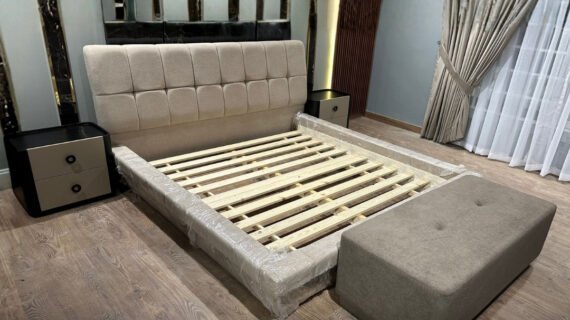 Modern Upholstred Bed.
